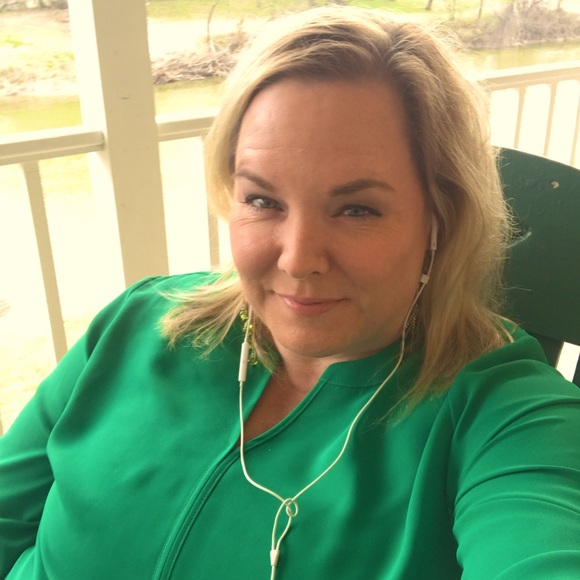 Meet your Posher, Amy - Picture 1 of 3